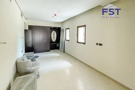 2 Bedroom Hotel Apartment for Sale in Palm Jumeirah, Dubai - Beach Front | Fully Furnished | service charge free terrace