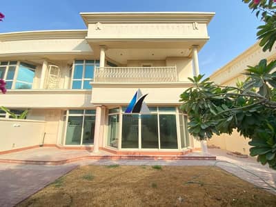 Villa for Rent in Al Safa, Dubai - Stunning Commercial 5 bedroom with Pvt Garden on Prime Location suitable for Salon / Clinic / SPA / Therapy Works