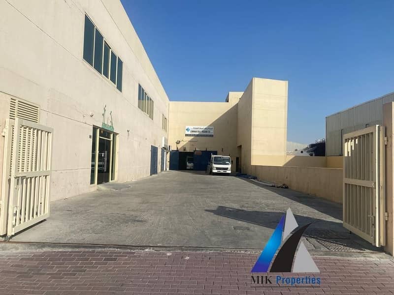 2,600 SQFT | BIG FITTED WAREHOUSE + LIFT | COMMERCIAL / STORAGE USE