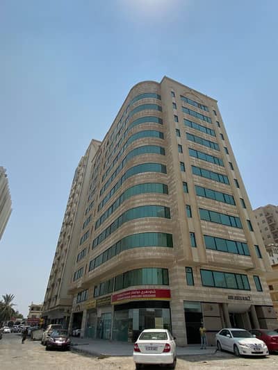 شقة 1 غرفة نوم للايجار في المريجة، الشارقة - شقة في بناية أبو جميزة 2 المريجة 1 غرف 15000 درهم - 5754136