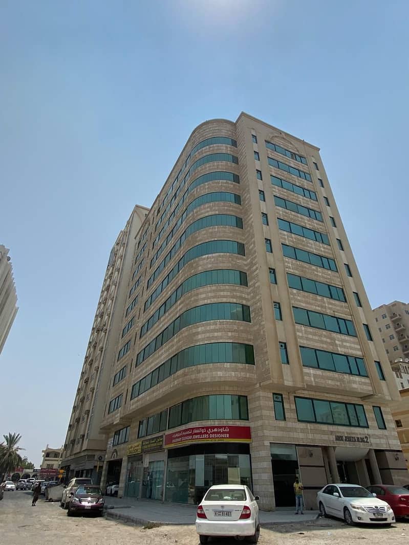 شقة في بناية أبو جميزة 2 المريجة 1 غرف 15000 درهم - 5754136