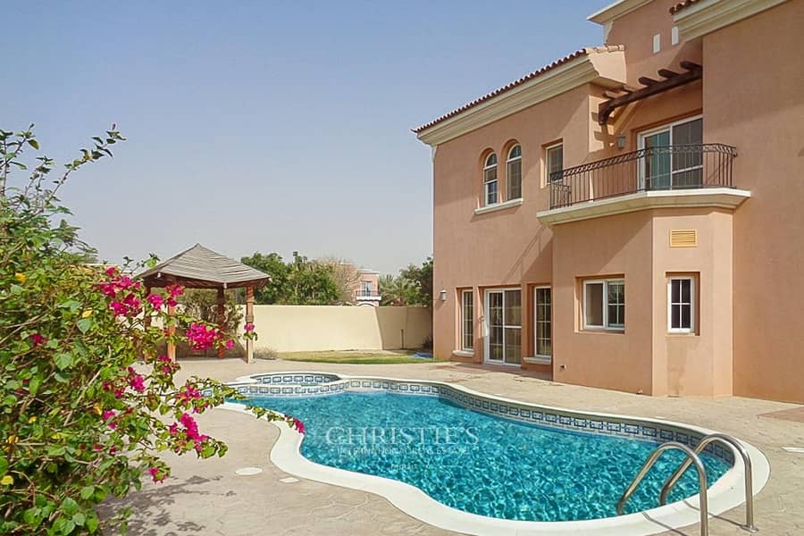 Amazing location|5 bedroom with Pool|Vacant