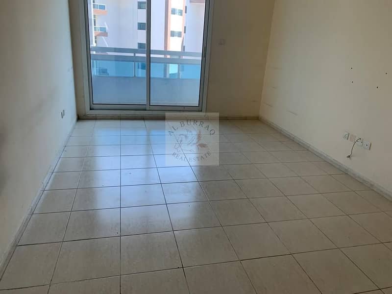 Large spacious 1 bed with balcony