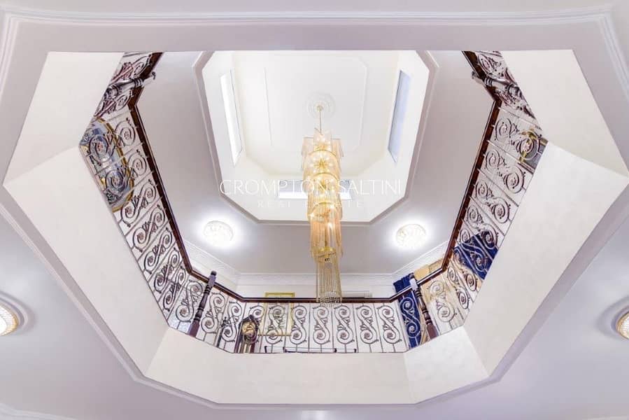 Classic Jumeirah 1 Villa | Burj Views | For Sale