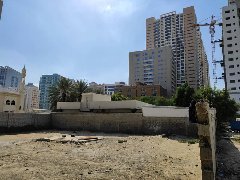 Commercial land for sale, land 6 floors, in Ajman, Al Rashidiya area, opposite Ajman One towers, close to the Corniche, 10000 feet, freehold for all n