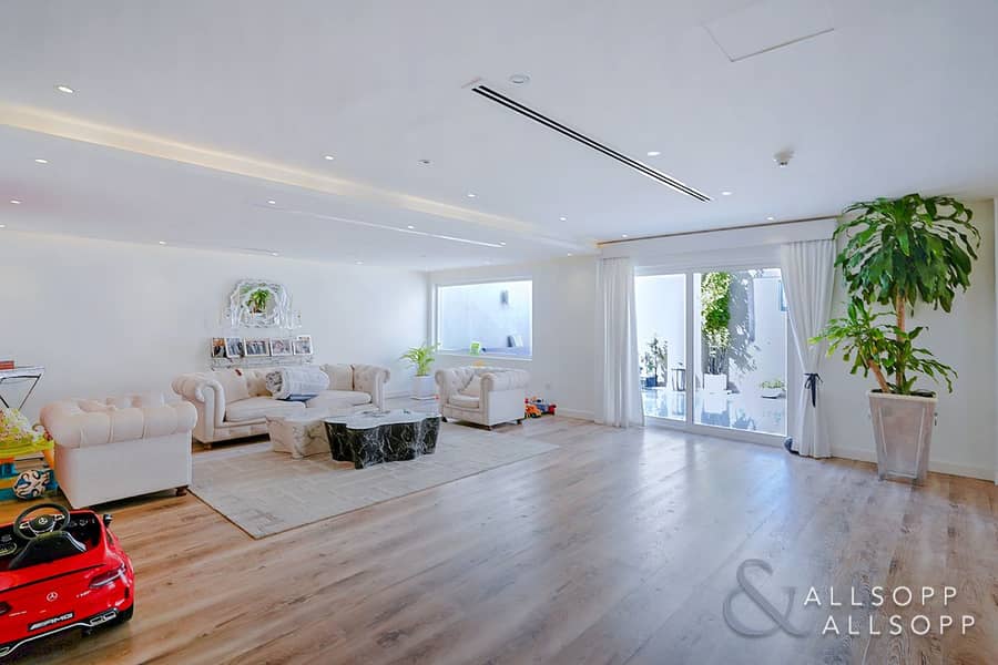 Fully Upgraded | Vacant | 5 Beds Penthouse