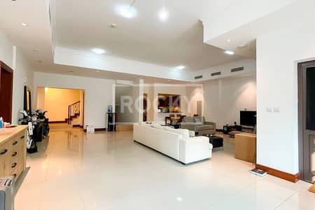 4 Bedroom Townhouse for Sale in Palm Jumeirah, Dubai - Splendid Spacious Upgrade|4Bed|Maids|VOT