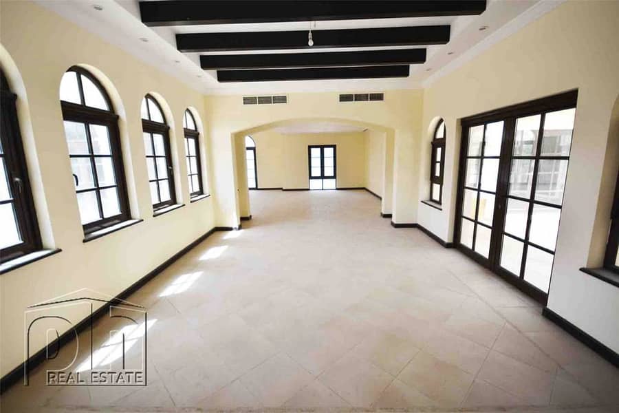 6 Bed villa|Large Plot|Close to Spinneys