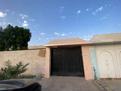 Three-room house with air conditioning and mattresses on a public street in Sabkha