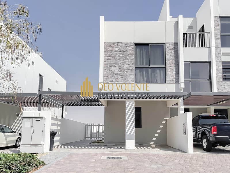 Luxurious Single Row Desert Backing Townhouse