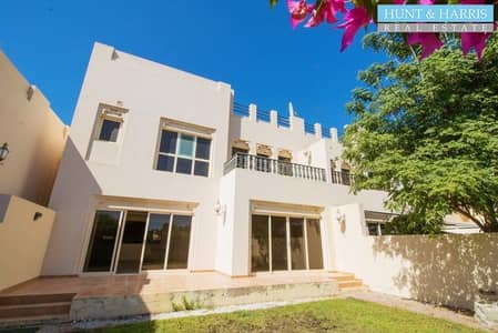 4 Bedroom Townhouse for Rent in Al Hamra Village, Ras Al Khaimah - Spacious Four Bedroom Townhouse  with Golf Course Views