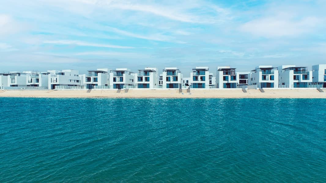 beach villa  4Bed Room  in Sharjah Water front city