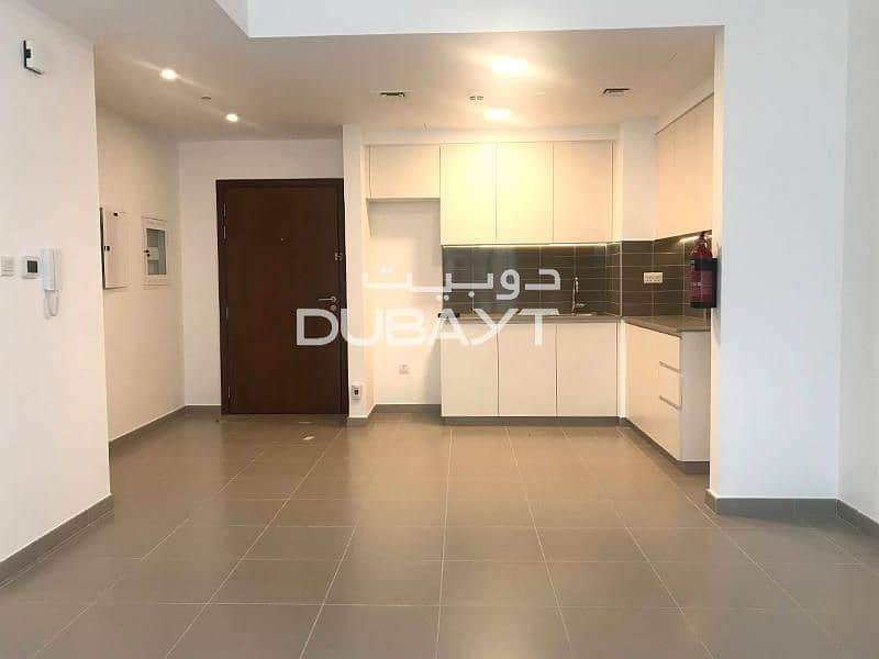 Beautiful 1 bedroom with balcony,4 chqs, Town Square