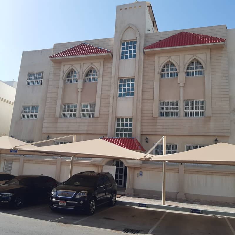 بناية سكني للبيع  سوبرديلوكس بجزيرة ابوظبي شرق من 8 شقق