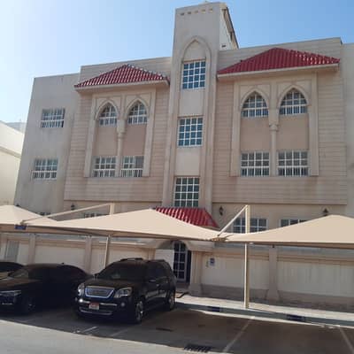 مبنى سكني  للبيع في المرور، أبوظبي - بناية سكني للبيع  سوبرديلوكس بجزيرة ابوظبي شرق من 8 شقق