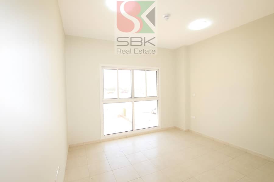 شقة في مجمع دبي ريزيدنس 1 غرفة 30000 درهم - 4876013