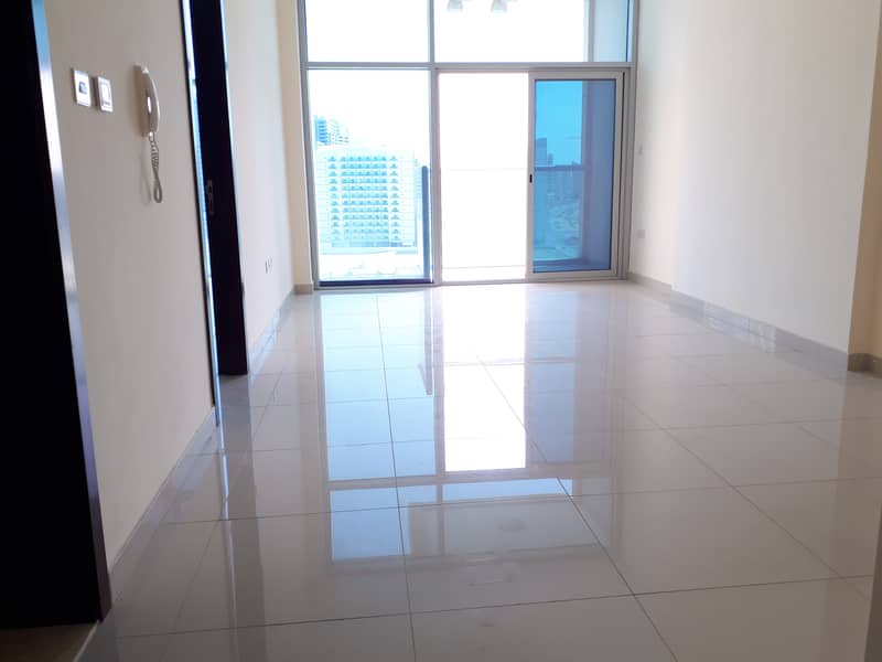 Chiller free Very nice 1bhk with gym pool in Dubai land area rent 35000AED in 4 Cheque payment