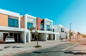 Brand New Townhouse| Luxurious Living| 2Bedroom pus maids room