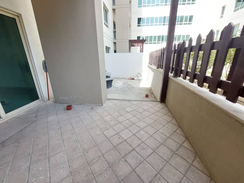 HUGE COURTYARD | MAINTAINED | GROUND FLOOR