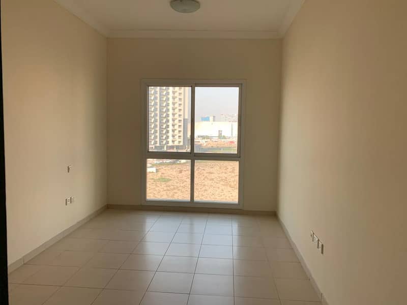 EXTRA LARGE 2 BEDROOM  WITH MAID ROOM  FOR RENT IN QUEUE POINT 48K BY 4 CHEQUES