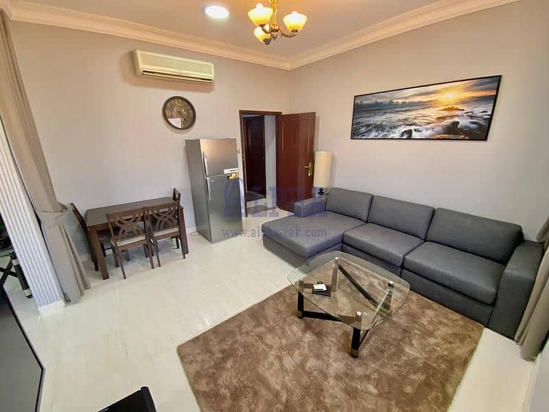 شقة في المعيريض 1 غرف 35000 درهم - 5801381