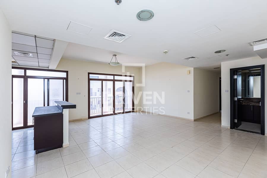 Bright and Spacious | Pool View | Tenanted