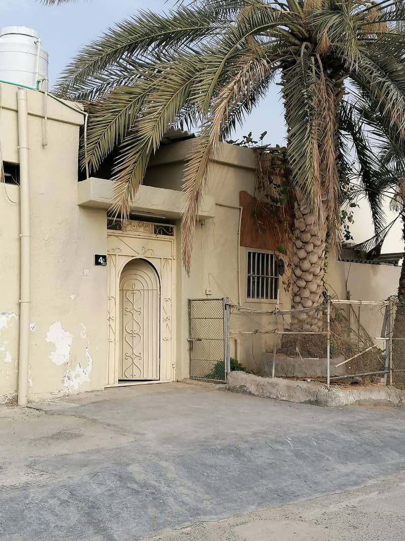 for sale house in Qadisiyah area/Sharjah main Street