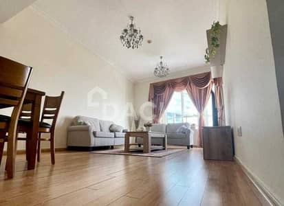 Nicely Furnished / Spacious & Bright Unit