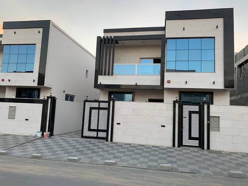Villa for sale in Ajman, Al Yasmeen area Personal finishing, very special site The villa consists of Five master bedrooms And the master's hall counci