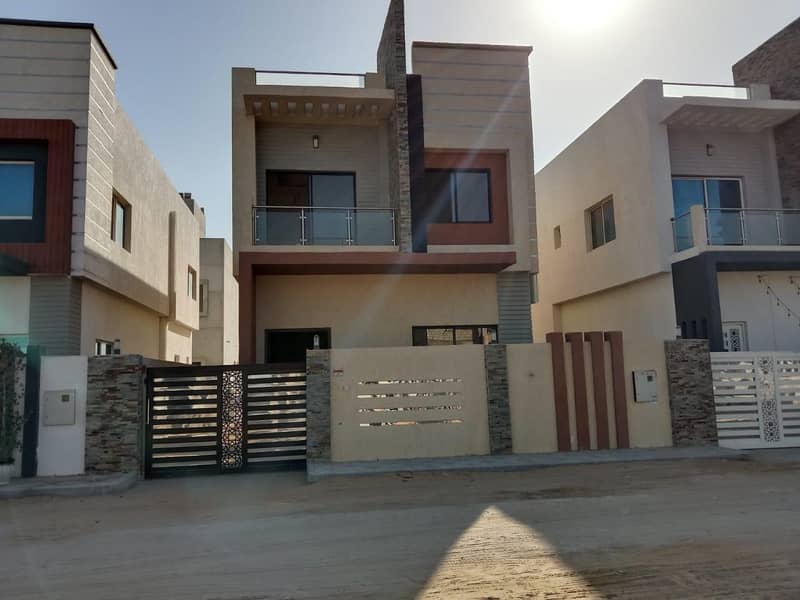 Villa for sale, super deluxe finishes, in Helio area