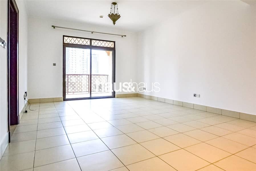 2 Bed | Vacant Now | Square Layout | Old Town