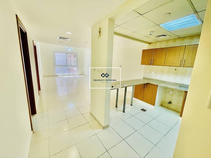 SPACIOUS |   1 BED | POOL VIEW | NO BALCONY