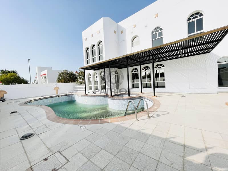 5 BR Luxury Villa with Large  Pool -No Commission