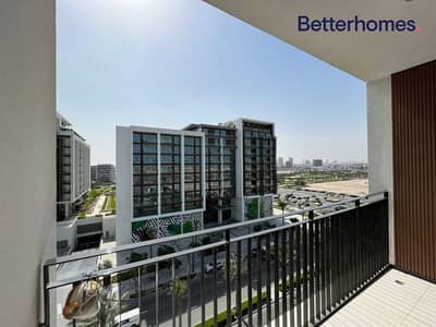 Spacious Corner Unit | Vacant on Transfer