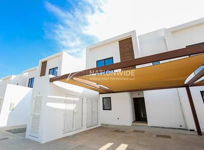 3 Bedroom Townhouse for Rent in Al Ghadeer, Abu Dhabi - Captivating Home Surrounded By Fresh Scenery