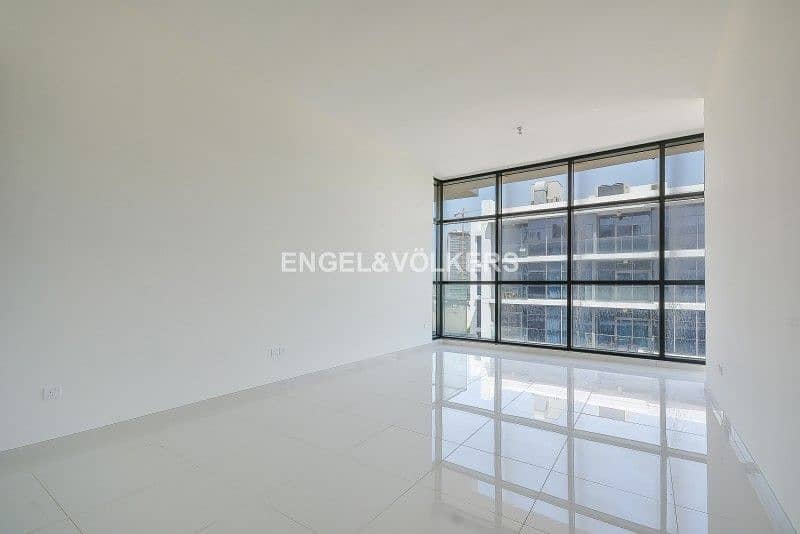 High Floor | Bright Unit | Pool and Golf View