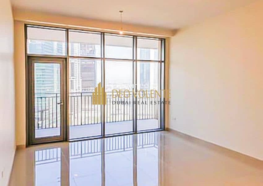 Bright Large Unit in Prime Location with Views