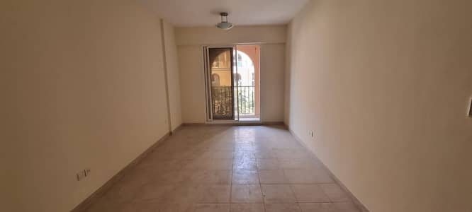 2 Bedroom Apartment for Sale in International City, Dubai - Vacant 2 bedroom with balcony for sale 500k