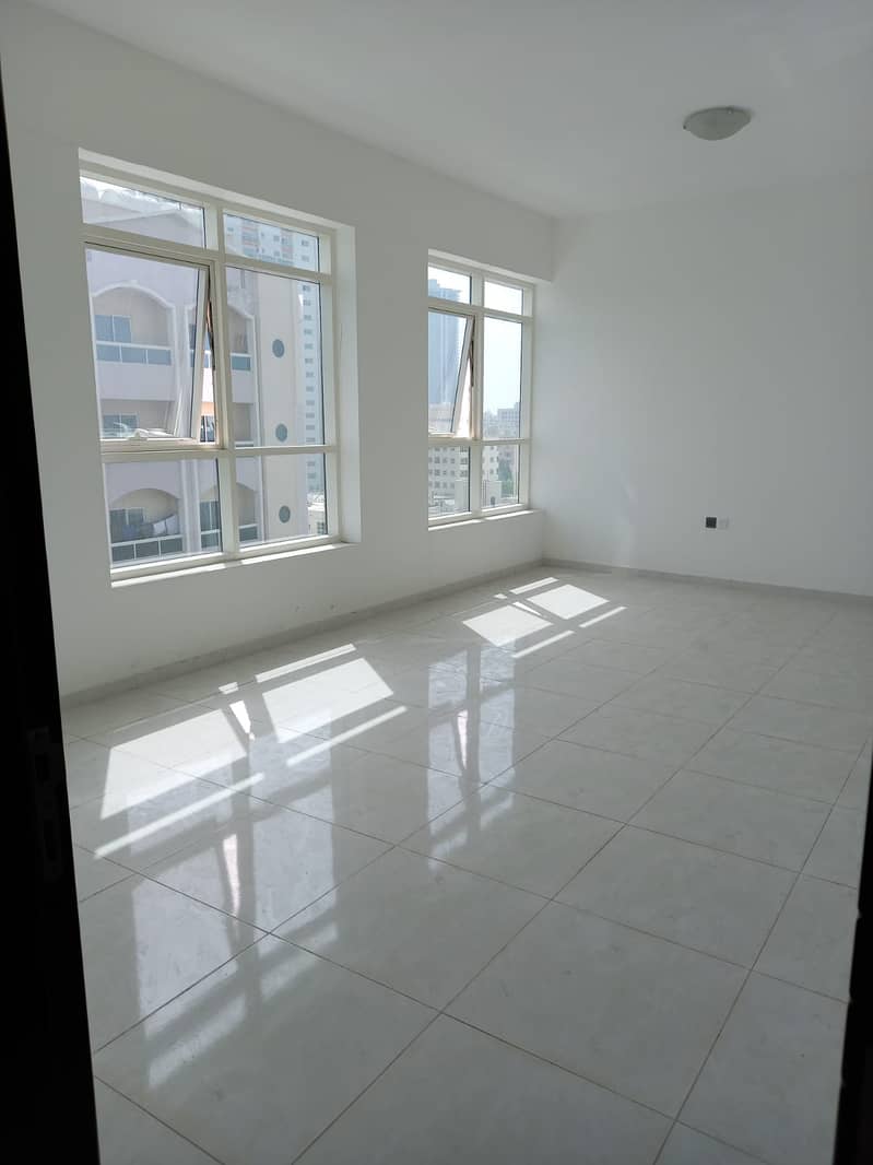 Without commission, the first inhabitant, the second row of the corniche, a room and a hall, 2 bathrooms, super deluxe finishes, open views, large are