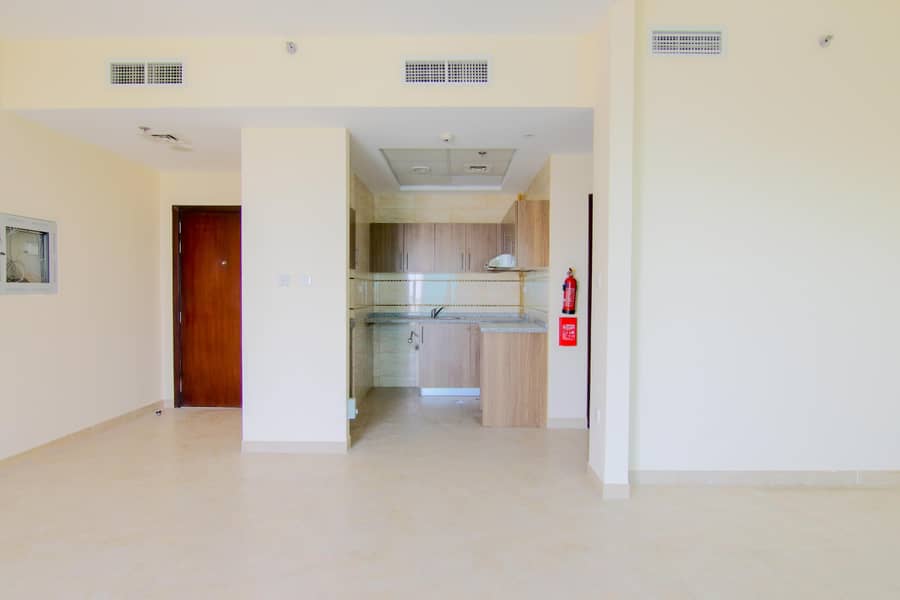 1 BR + Study Rom Apt|High Floor| Ready For Move In