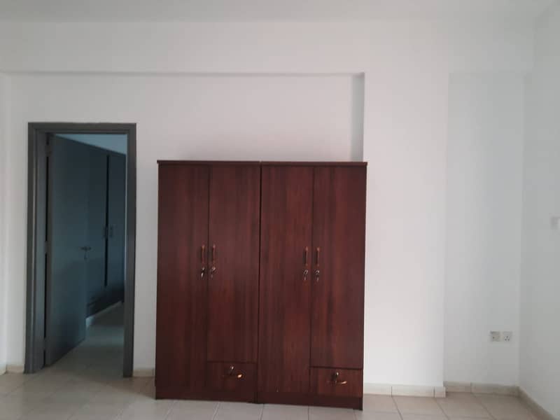 VECANT DOUBLE BALCONY 1 BHK FOR SALE IN PERSIA 290K