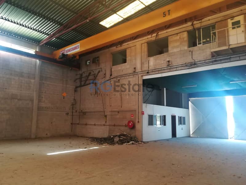 20,000 sq,ft warehouse independent Available for Rent in Al Qouz