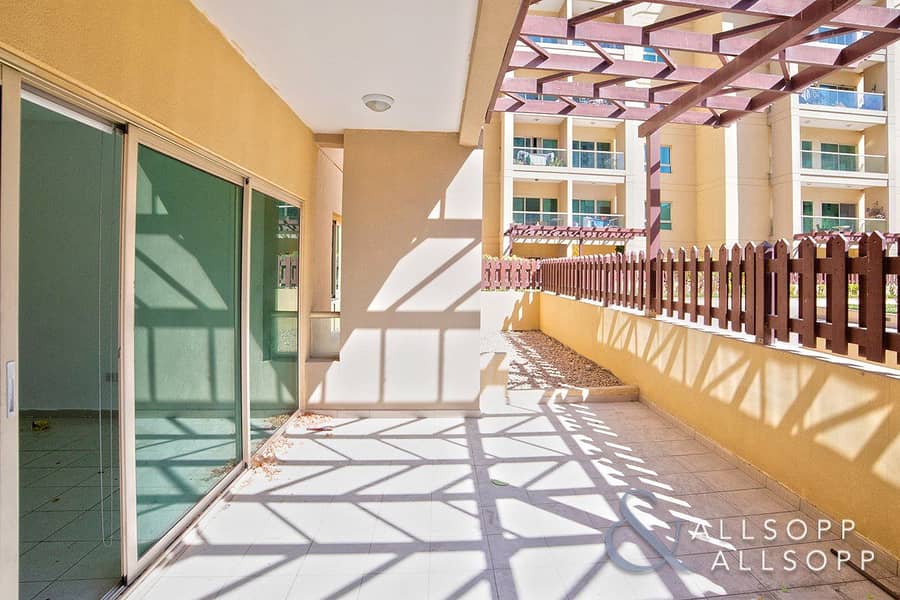 Large Courtyard | Chiller Free | 2 Beds