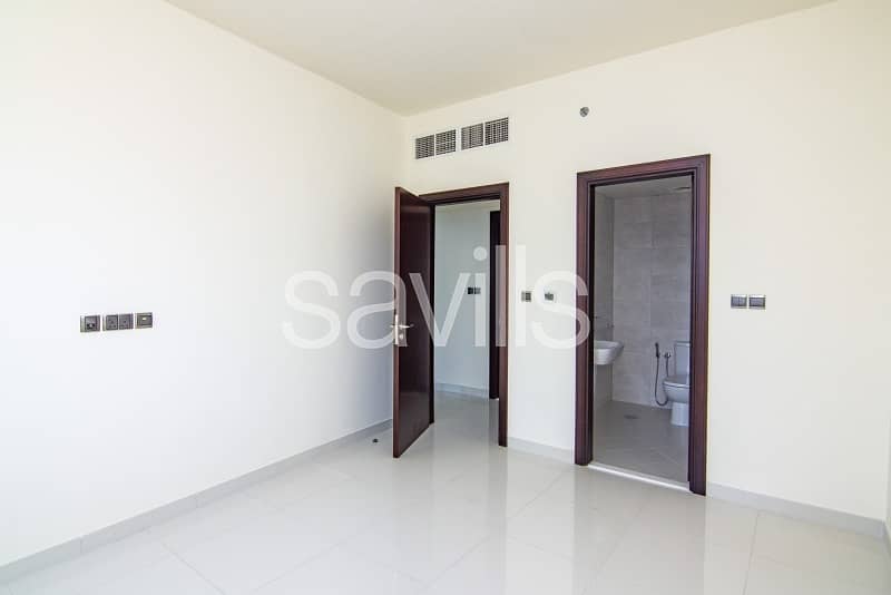 Spacious 3BR  Apartment  with Maid\'s room in Saraya-Danet Tower