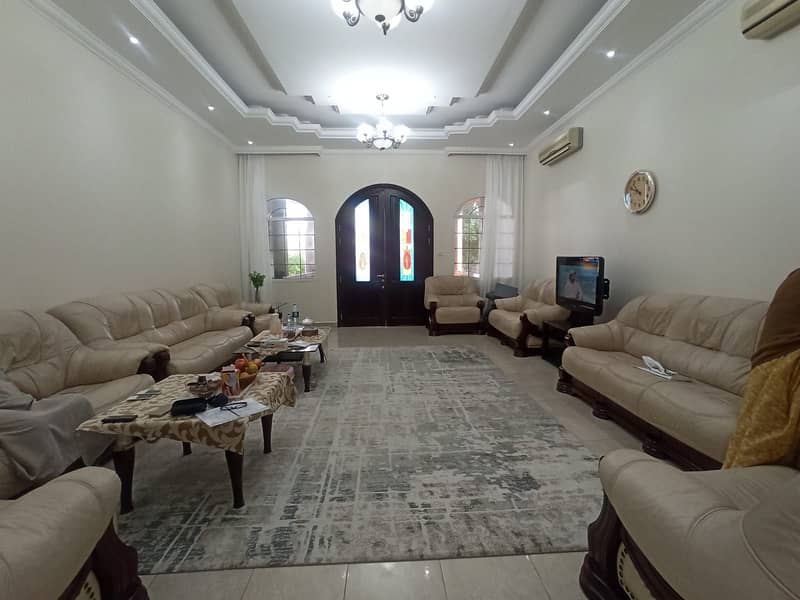 4 B/R + MAJLIS ALL ATTACHED BATH, INDEPENDENT  VILLA WITH GARDEN AT JUMIERAH