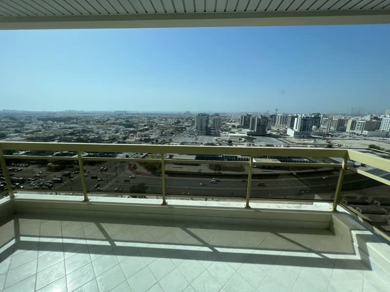 Beautiful 3 Bed Apartment, Main SZR, 30 days rent free period + 5% deposit + 4 chqs