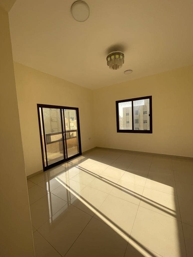 للايجار شقة ( غرفة + صالة ) بالقرب من شاطئ عجمان , تقع في منطقة النخيل