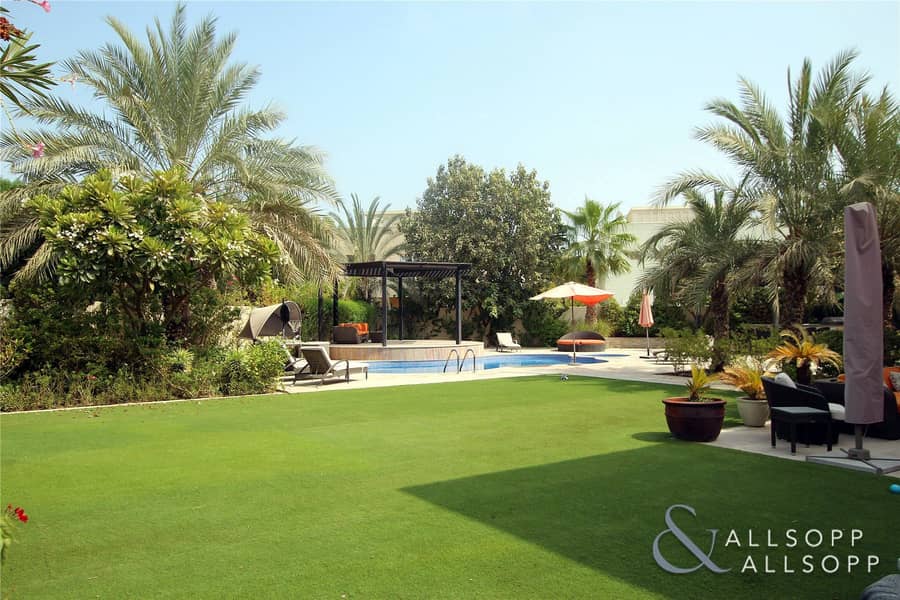 Private Pool | 13,567 Plot | 4 Bedrooms