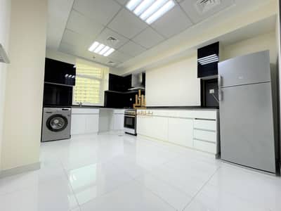 1 Bedroom Apartment for Rent in Business Bay, Dubai - Closed Kitchen with Appliances | Spacious Corner unit