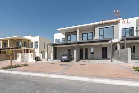 4 Bedroom Townhouse for Sale in Arabian Ranches 2, Dubai - Corner unit | Large plot | Single Row | Vacant now